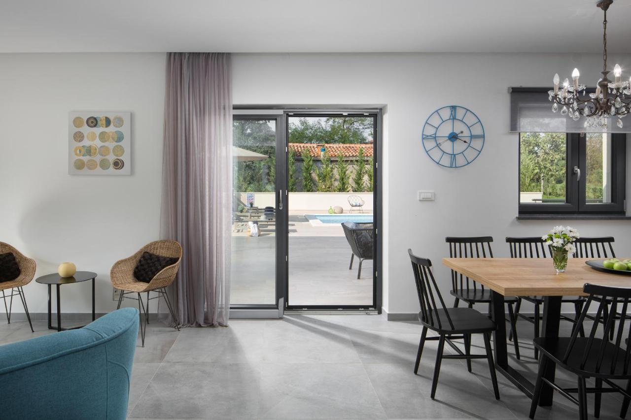 Villa Del Sol With Large Garden Perfect For Families Labin  Exteriör bild